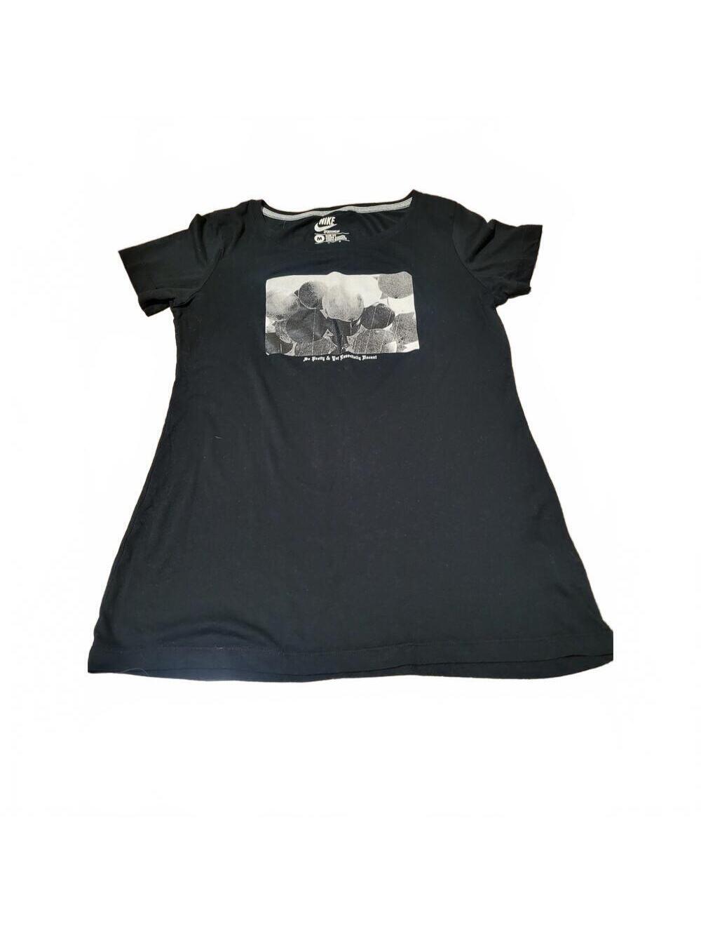Nike loose fit basic black essentials short sleeve tee Size M